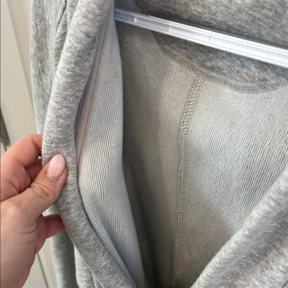 UGG Light Gray Wrap bath robe - Picture 3 of 4